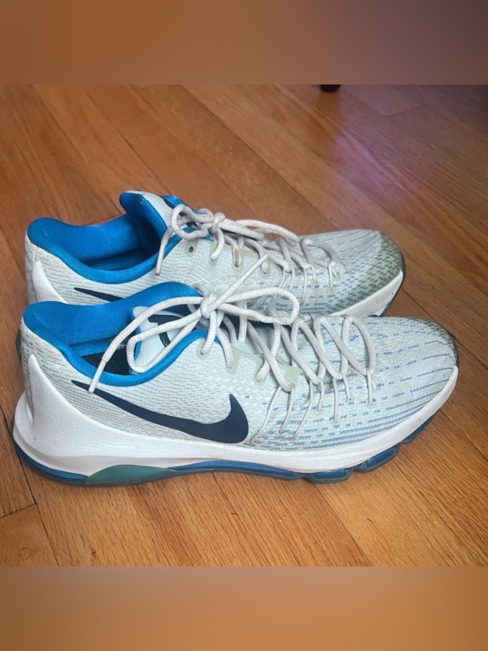 Nike Men's Athletic Shoes in White with Blue Lining